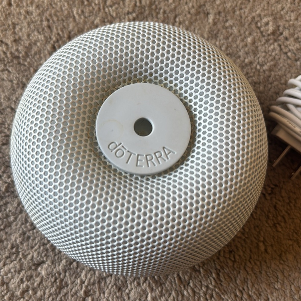 Doterra White Aroma Diffuser with Charger - Picture 2 of 5